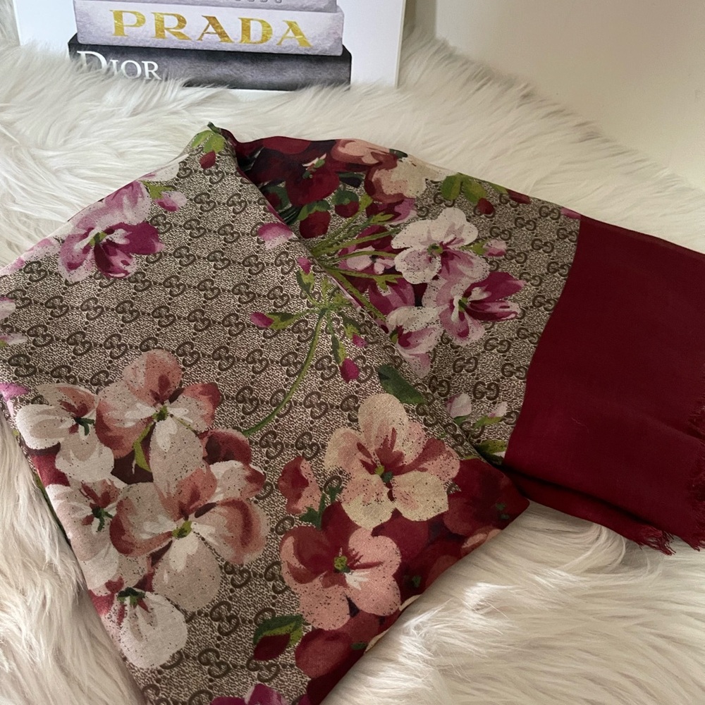 Gucci Monogram Floral Wool lightweight Wrap Shawl. - Picture 11 of 15